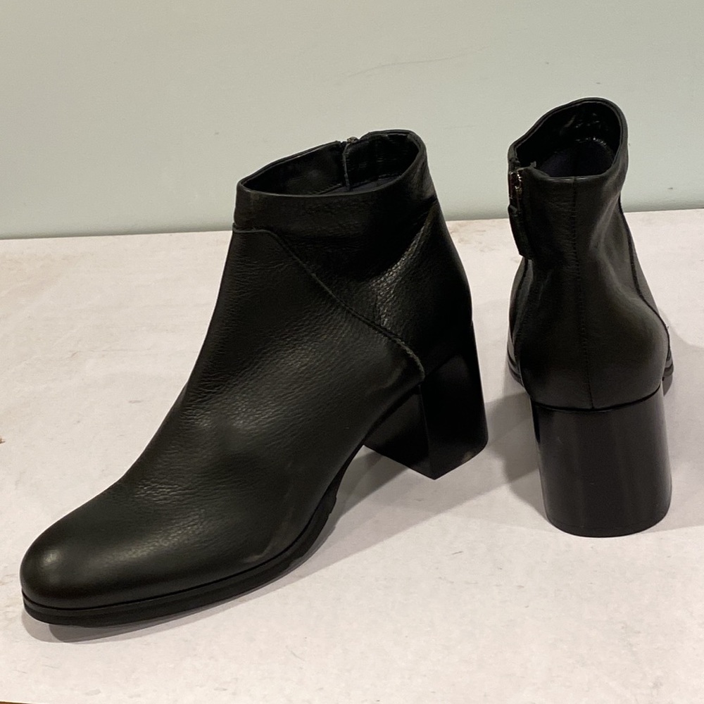 Aquatalia Italy NEW black leather ankle zipper boots 🥾 & dust bag block heel - Picture 16 of 16